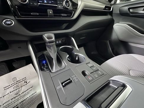 Used 2023 Toyota Highlander LE image 30