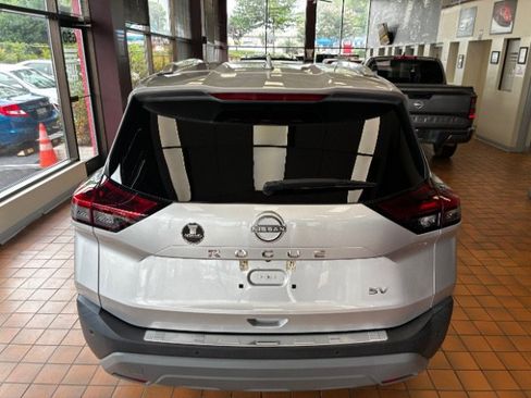 Used 2023 Nissan Rogue SV w/ SV Premium B Package FWD image 12