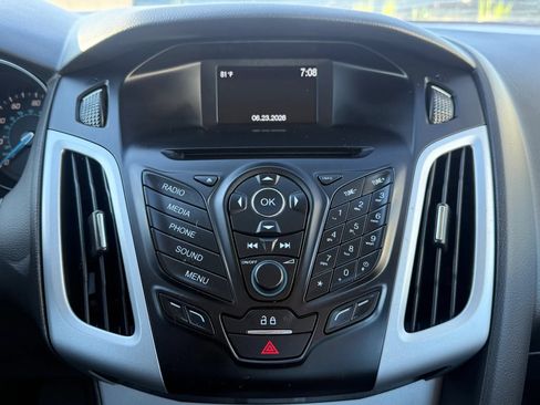 Used 2014 Ford Focus SE FWD image 25