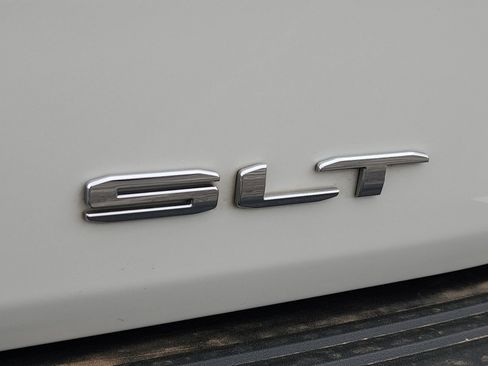 Used 2024 GMC Yukon SLT AWD/4WD image 13