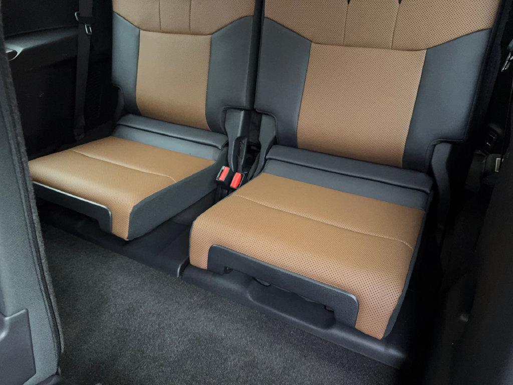 Used 2025 Lexus GX 550 w/ Accessory Package (2T) AWD/4WD image 41