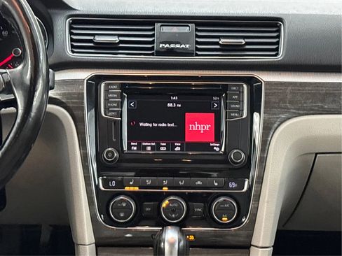 Used 2018 Volkswagen Passat 2.0T SE FWD image 17
