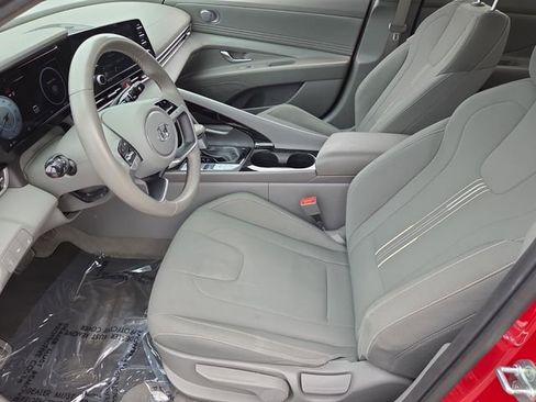 Used 2022 Hyundai Elantra SEL w/ Convenience Package FWD image 10