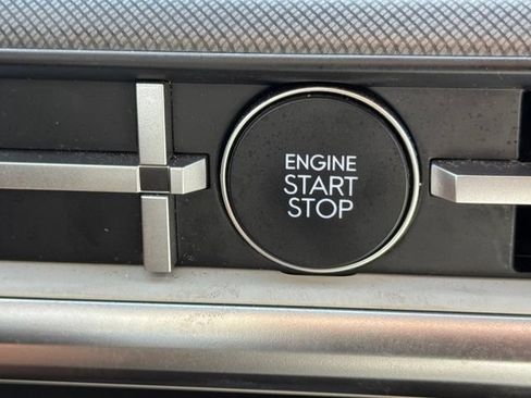 Used 2025 Hyundai Santa Fe SEL FWD image 18