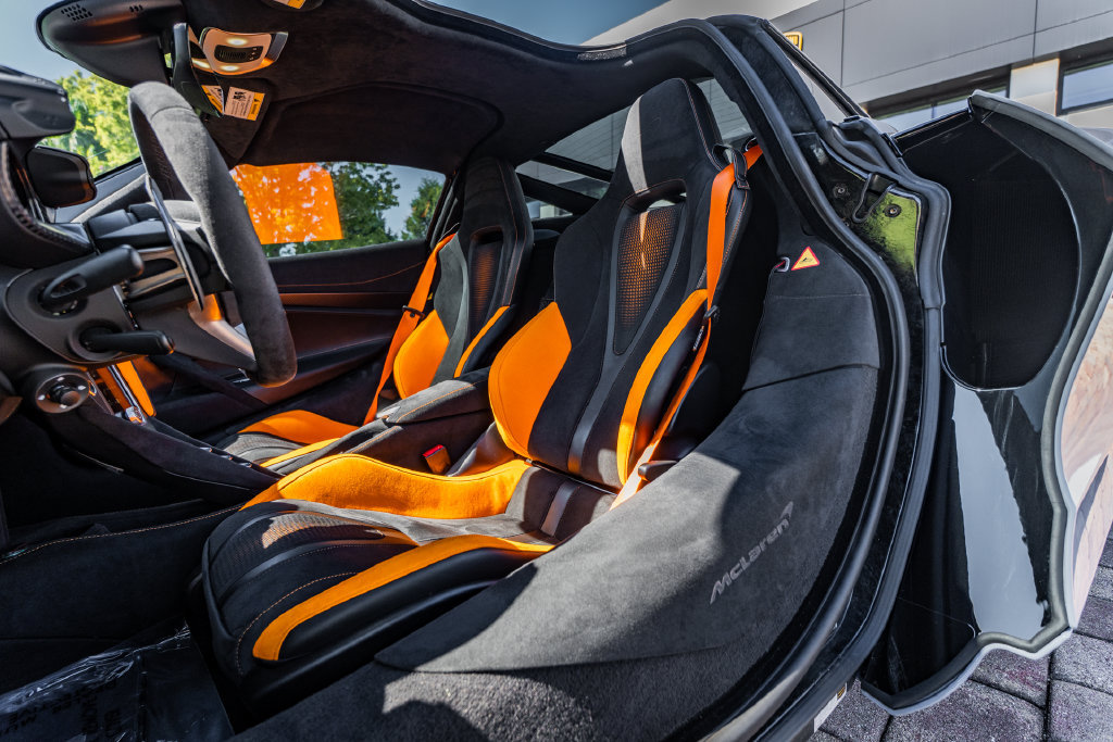 Used 2024 McLaren 750S RWD image 19