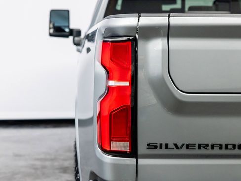 Used 2025 Chevrolet Silverado 2500 LTZ w/ LTZ Plus Package image 20