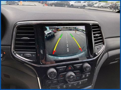 Certified 2022 Jeep Grand Cherokee Laredo X AWD/4WD image 17