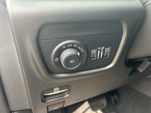 Used 2024 Jeep Grand Cherokee Limited image 25