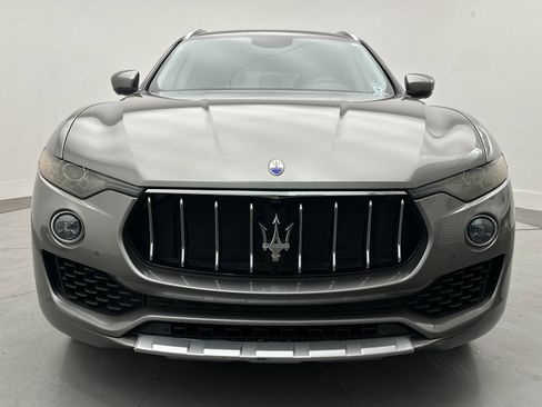 Used 2018 Maserati Levante GranLusso image 9