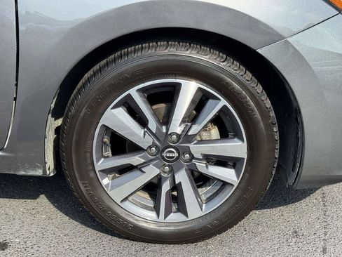 Used 2024 Nissan Versa SV FWD image 27