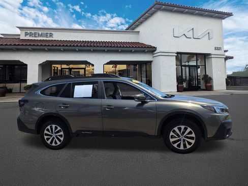 Used 2022 Subaru Outback Premium AWD/4WD image 9