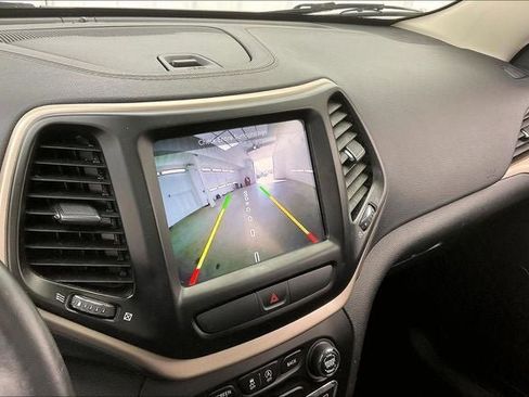 Used 2017 Jeep Cherokee Limited w/ Luxury Group image 28