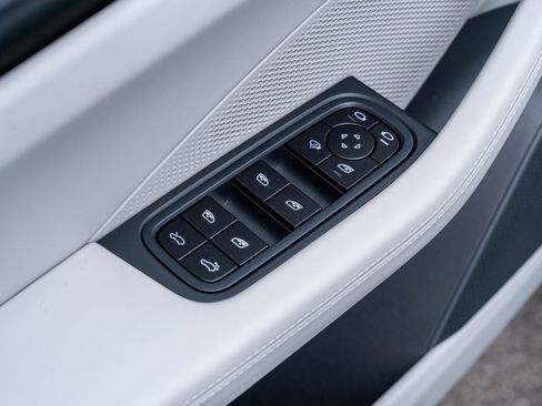 New 2025 Porsche Macan 4S Electric image 19