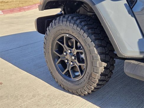 New 2025 Jeep Gladiator Sport image 8