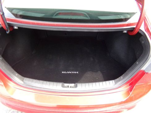 Used 2017 Hyundai Elantra SE FWD image 18