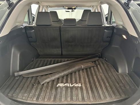 Used 2021 Toyota RAV4 XLE w/ Convenience Package AWD/4WD image 13