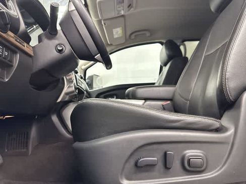 Used 2016 Nissan Titan SL AWD/4WD image 27
