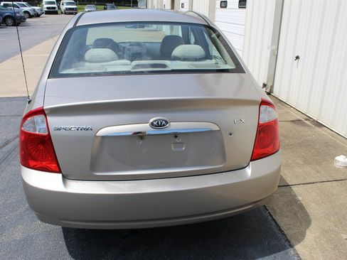 Used 2006 Kia Spectra EX image 16