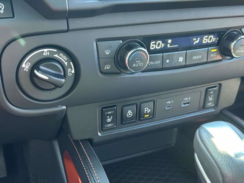 Used 2025 Nissan Frontier PRO-4X w/ Pro Convenience Package image 25