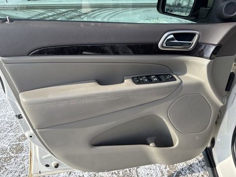 Used 2011 Jeep Grand Cherokee Laredo image 41