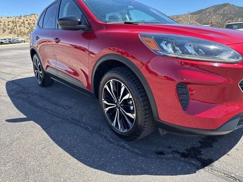 Used 2022 Ford Escape SE w/ SE Sport Appearance Package AWD/4WD image 13