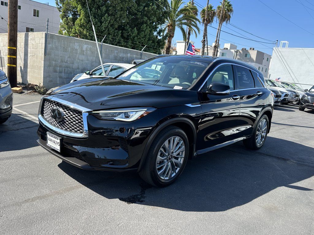 Used 2023 INFINITI QX50 Luxe FWD image 2