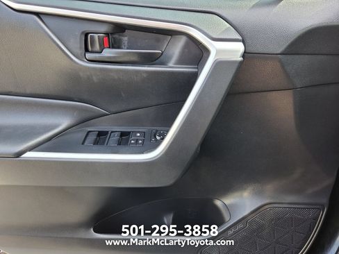 Used 2022 Toyota RAV4 LE AWD/4WD image 24