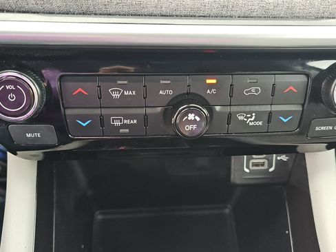 Used 2022 Jeep Compass Latitude w/ Convenience Group FWD image 18