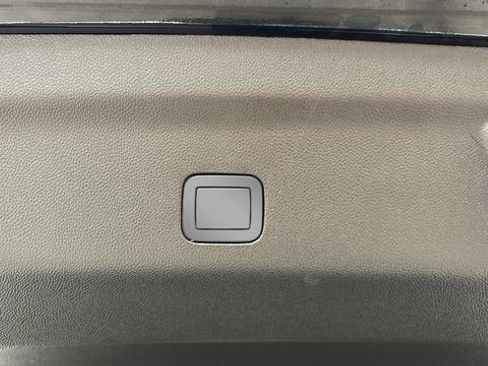 Used 2025 Chevrolet Tahoe High Country AWD/4WD image 35