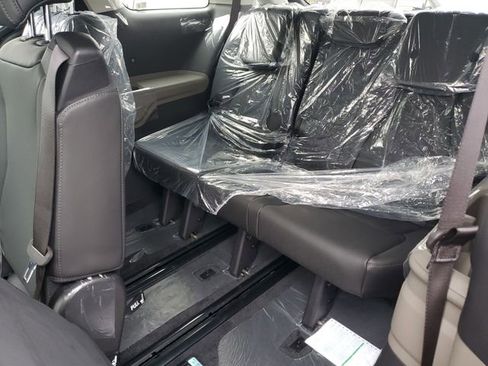 New 2026 Kia Carnival FWD image 22