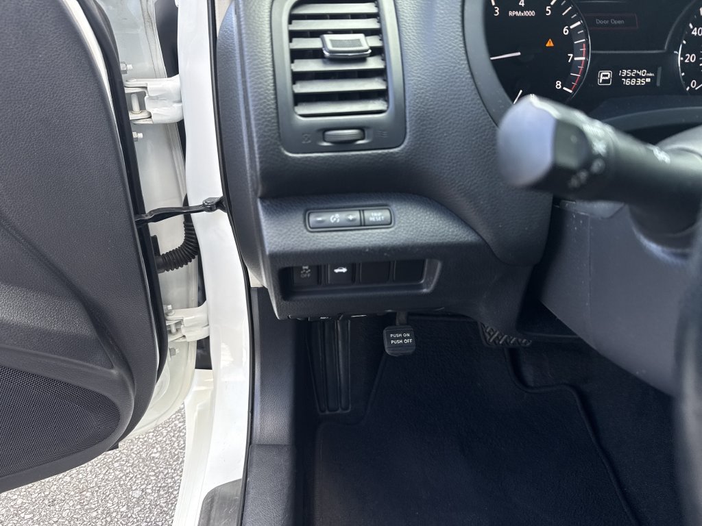 Used 2013 Nissan Altima 3.5 SV w/ Navigation Pkg FWD image 18