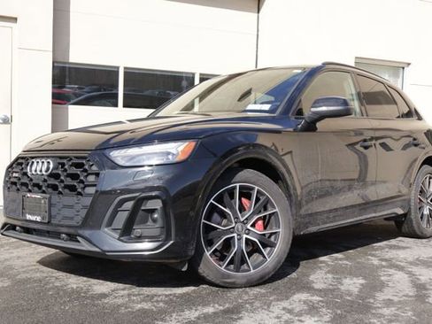 Used 2021 Audi SQ5 Prestige w/ Prestige Package image 2