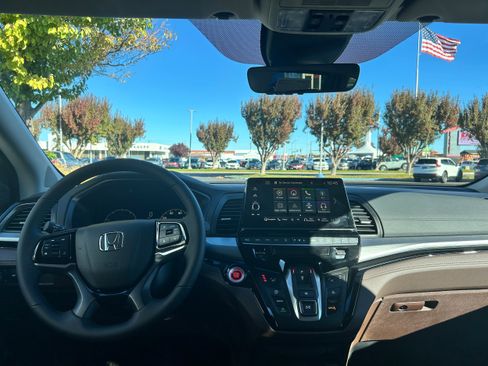 New 2026 Honda Odyssey Touring image 22