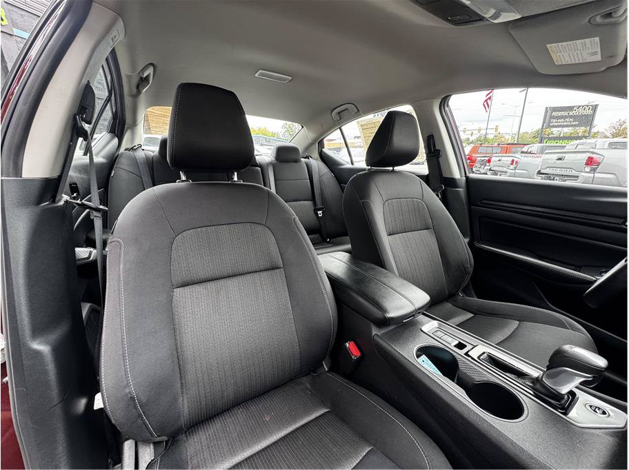 Used 2025 Nissan Altima 2.5 SV AWD/4WD image 4