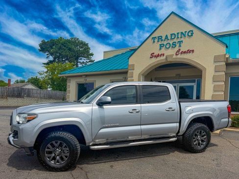 Used 2021 Toyota Tacoma SR5 RWD image 3