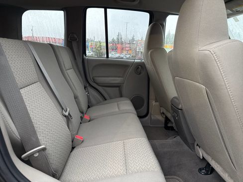 Used 2005 Jeep Liberty Renegade w/ Trailer Tow Group image 18
