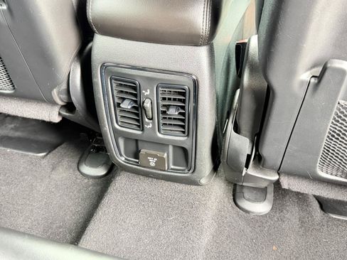 Used 2021 Jeep Grand Cherokee Laredo X AWD/4WD image 40