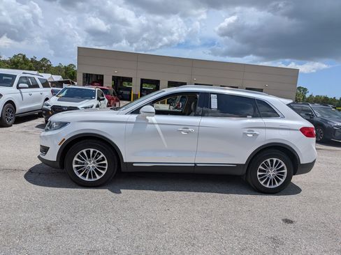 Used 2017 Lincoln MKX Select w/ Select Plus Package AWD/4WD image 7