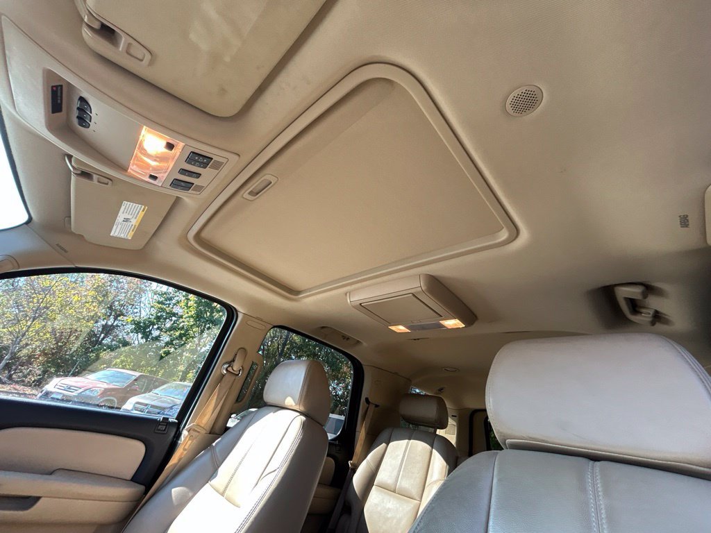 Used 2008 Chevrolet Tahoe LTZ w/ LTZ Preferred Equipment Group AWD/4WD image 14