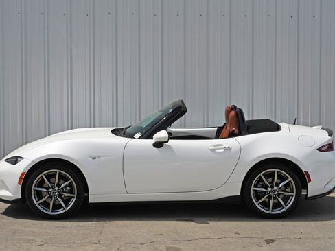 Used 2022 MAZDA MX-5 Miata Grand Touring w/ Appearance Package image 40