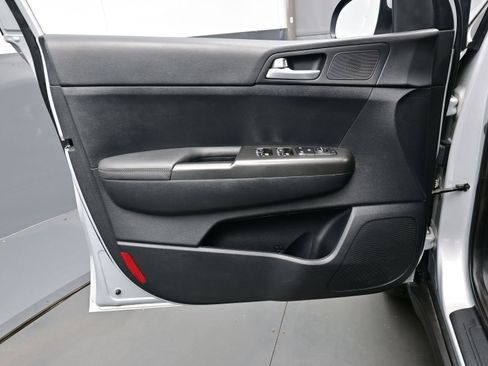 Used 2022 Kia Sportage LX image 10