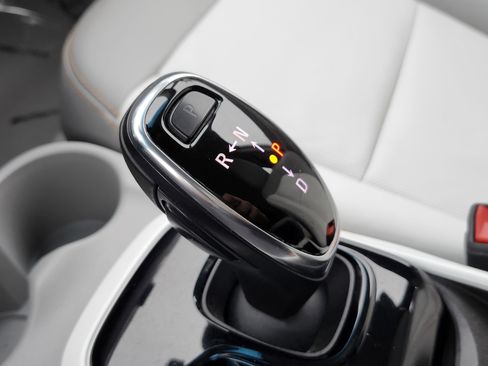 Used 2018 Chevrolet Bolt Premier w/ Driver Confidence II Package image 32