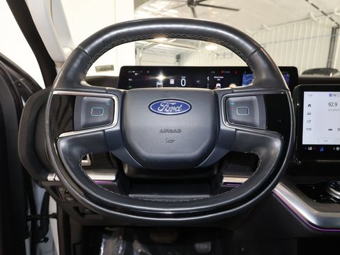 Used 2025 Ford Expedition Platinum AWD/4WD image 10