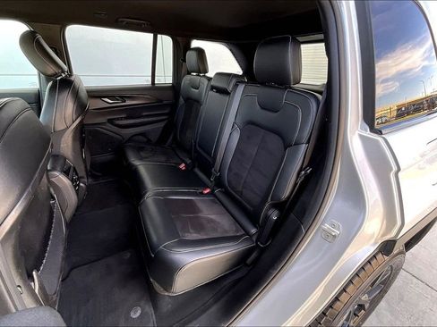Used 2024 Jeep Grand Cherokee Altitude AWD/4WD image 26