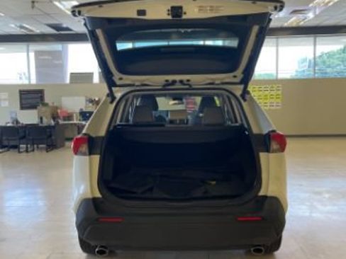 Used 2022 Toyota RAV4 XLE Premium FWD image 8