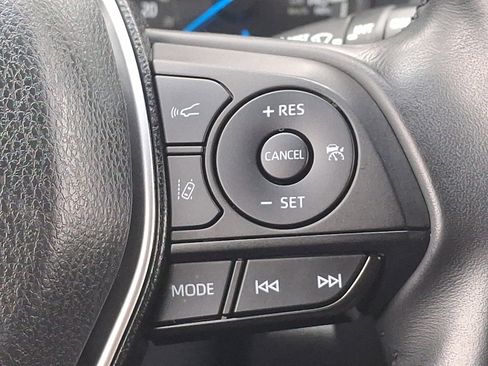 Used 2023 Toyota Venza LE image 22