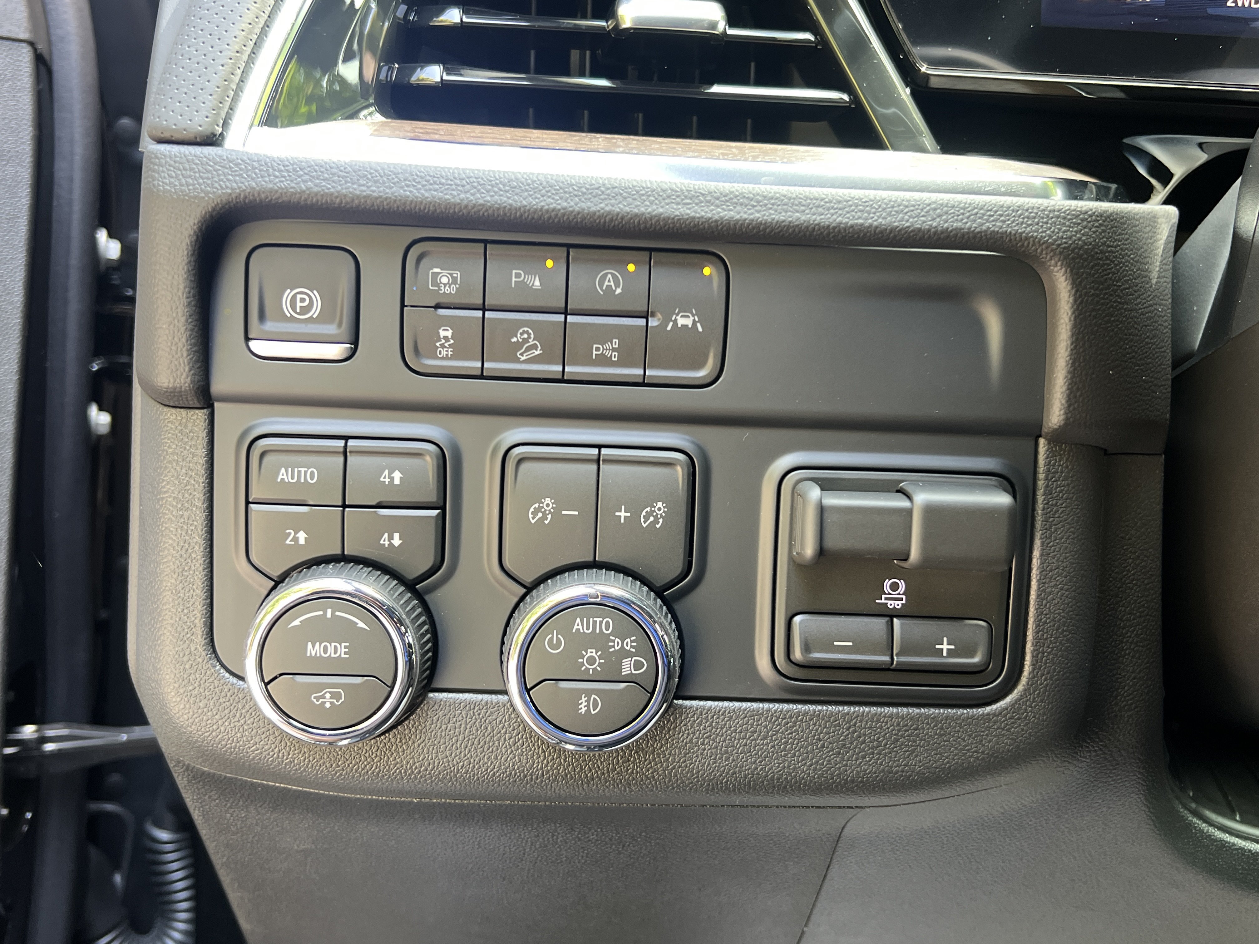 New 2026 Chevrolet Tahoe High Country AWD/4WD image 18