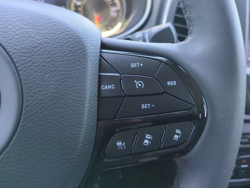 Used 2023 Jeep Cherokee Altitude Lux AWD/4WD image 25