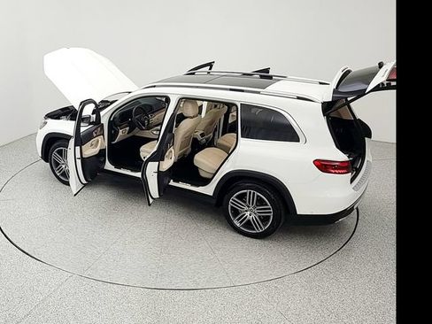Used 2024 Mercedes-Benz GLS 450 4MATIC image 43