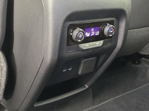 New 2026 Chevrolet Traverse LT w/ Midnight/Sport Edition FWD image 32
